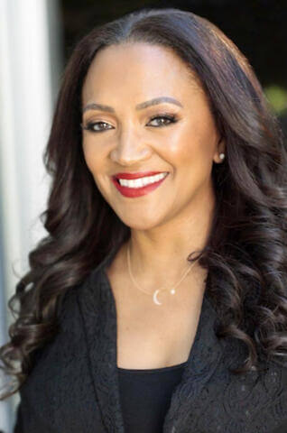 Tonya Savlant Headshot